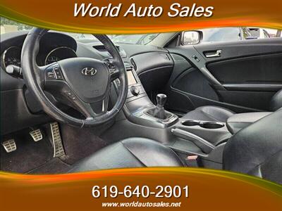 2011 HYUNDAI GENESIS COUPE Gray Titanium Metallic   - Photo 14 - San Diego, CA 92105