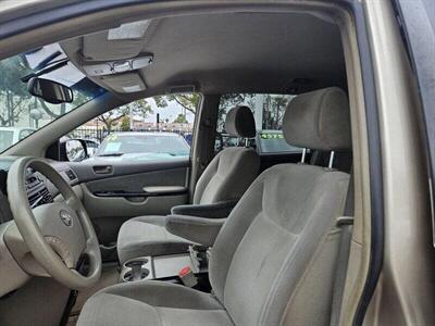 2005 TOYOTA SIENNA   - Photo 6 - San Diego, CA 92105