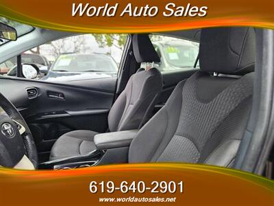 2017 Toyota Prius Three   - Photo 7 - San Diego, CA 92105