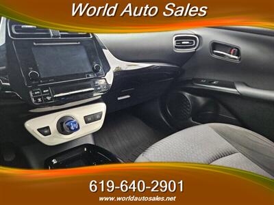 2017 Toyota Prius Three   - Photo 10 - San Diego, CA 92105
