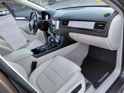 2013 Volkswagen Touareg TDI Sport - Photo 13 - Santa Fe, NM 87505