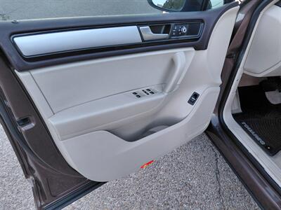 2013 Volkswagen Touareg TDI Sport - Photo 8 - Santa Fe, NM 87505