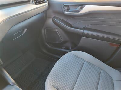 2022 Ford Escape Hybrid SE   - Photo 16 - Goshen, IN 46526