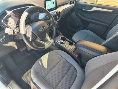 2022 Ford Escape Hybrid SE   - Photo 10 - Goshen, IN 46526