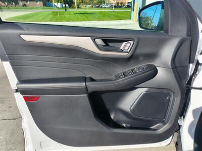 2022 Ford Escape Hybrid SE   - Photo 22 - Goshen, IN 46526