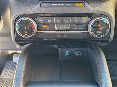 2022 Ford Escape Hybrid SE   - Photo 18 - Goshen, IN 46526