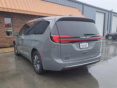 2022 Chrysler Pacifica Hybrid Touring L   - Photo 3 - Goshen, IN 46526