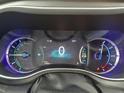 2022 Chrysler Pacifica Hybrid Touring L   - Photo 10 - Goshen, IN 46526