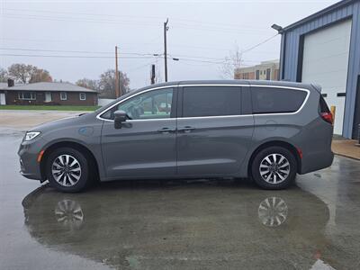 2022 Chrysler Pacifica Hybrid Touring L  