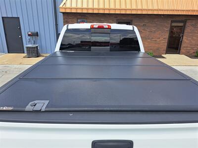 2017 GMC Sierra 2500HD SLT   - Photo 25 - Goshen, IN 46526