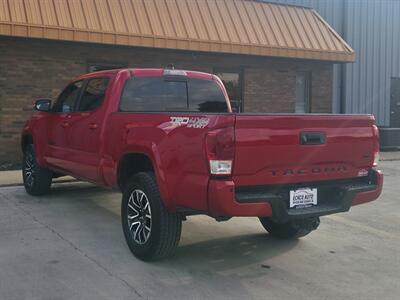 2021 Toyota Tacoma TRD Sport   - Photo 4 - Goshen, IN 46526