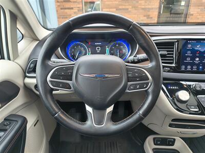 2018 Chrysler Pacifica Touring L Plus - Photo 14 - Goshen, IN 46526