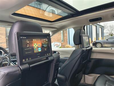 2018 Chrysler Pacifica Touring L Plus - Photo 12 - Goshen, IN 46526