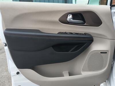 2018 Chrysler Pacifica Touring L Plus - Photo 22 - Goshen, IN 46526