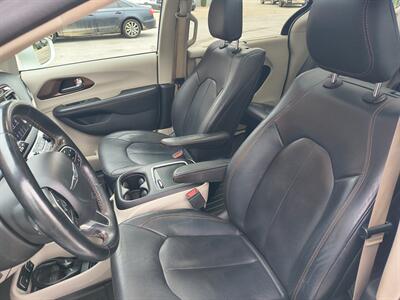 2018 Chrysler Pacifica Touring L Plus - Photo 13 - Goshen, IN 46526