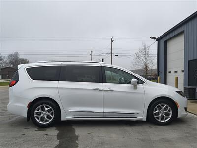 2018 Chrysler Pacifica Touring L Plus - Photo 7 - Goshen, IN 46526