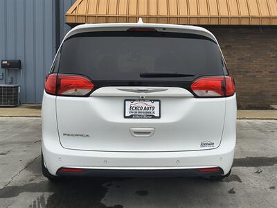 2018 Chrysler Pacifica Touring L Plus - Photo 5 - Goshen, IN 46526