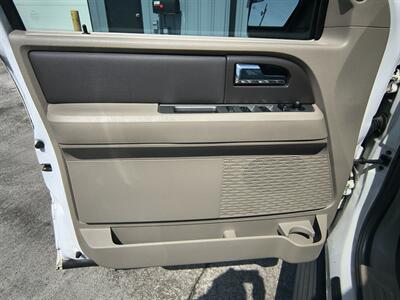 2013 Ford Expedition XLT   - Photo 19 - Goshen, IN 46526