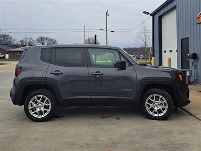 2023 Jeep Renegade Latitude   - Photo 6 - Goshen, IN 46526