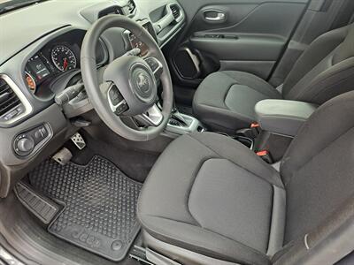 2023 Jeep Renegade Latitude   - Photo 9 - Goshen, IN 46526