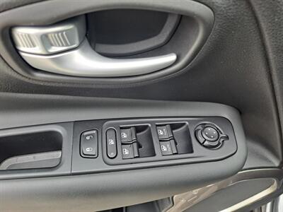 2023 Jeep Renegade Latitude   - Photo 22 - Goshen, IN 46526