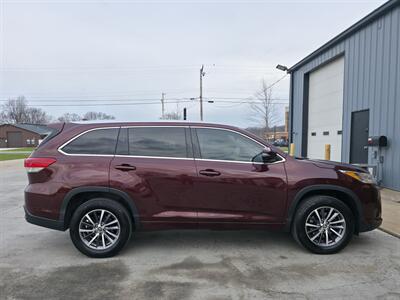 2018 Toyota Highlander XLE   - Photo 7 - Goshen, IN 46526