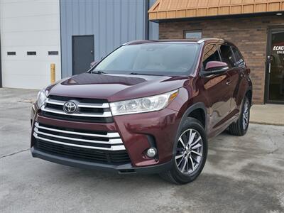 2018 Toyota Highlander XLE   - Photo 2 - Goshen, IN 46526