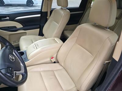2018 Toyota Highlander XLE   - Photo 12 - Goshen, IN 46526