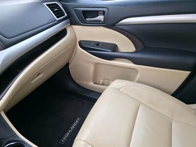 2018 Toyota Highlander XLE   - Photo 15 - Goshen, IN 46526