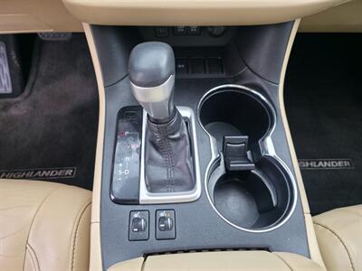 2018 Toyota Highlander XLE   - Photo 16 - Goshen, IN 46526