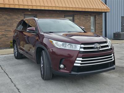 2018 Toyota Highlander XLE   - Photo 8 - Goshen, IN 46526