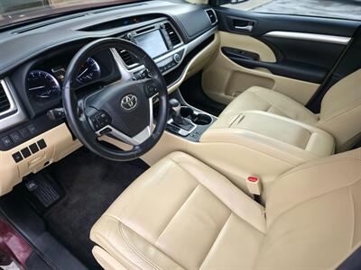 2018 Toyota Highlander XLE   - Photo 10 - Goshen, IN 46526