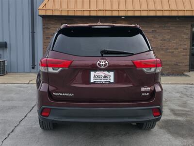 2018 Toyota Highlander XLE   - Photo 5 - Goshen, IN 46526