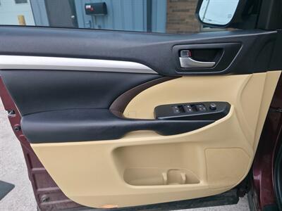 2018 Toyota Highlander XLE   - Photo 20 - Goshen, IN 46526