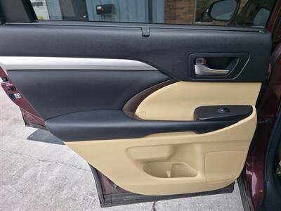 2018 Toyota Highlander XLE   - Photo 24 - Goshen, IN 46526