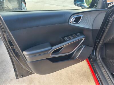 2021 Kia Soul GT-Line   - Photo 21 - Goshen, IN 46526