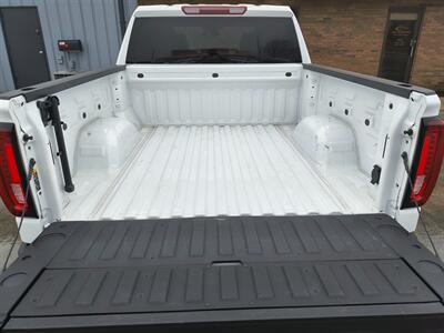 2025 GMC Sierra 1500 SLT   - Photo 26 - Goshen, IN 46526