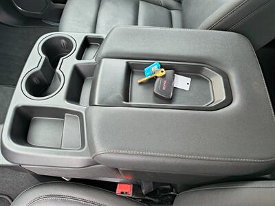 2025 GMC Sierra 1500 SLT   - Photo 14 - Goshen, IN 46526