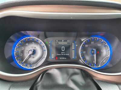 2017 Chrysler Pacifica Touring Plus   - Photo 11 - Goshen, IN 46526