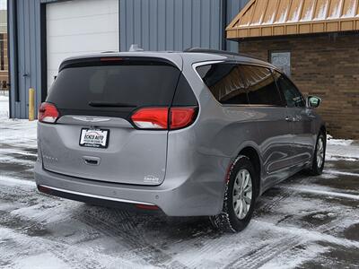 2017 Chrysler Pacifica Touring Plus   - Photo 6 - Goshen, IN 46526