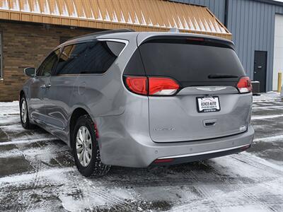 2017 Chrysler Pacifica Touring Plus   - Photo 4 - Goshen, IN 46526