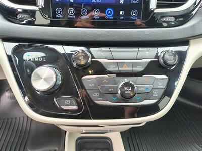 2017 Chrysler Pacifica Touring Plus   - Photo 16 - Goshen, IN 46526