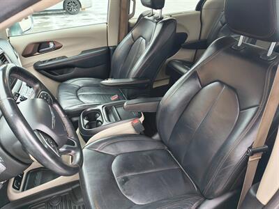 2017 Chrysler Pacifica Touring Plus   - Photo 12 - Goshen, IN 46526