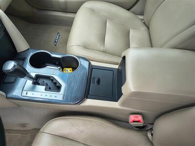 2014 Toyota Camry Hybrid XLE   - Photo 14 - Goshen, IN 46526
