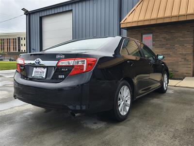 2014 Toyota Camry Hybrid XLE   - Photo 6 - Goshen, IN 46526