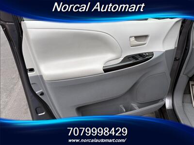 2014 Toyota Sienna LE 8-Passenger   - Photo 11 - Vacaville, CA 95687