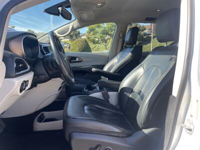 2019 Chrysler Pacifica Touring L   - Photo 9 - Laguna Niguel, CA 92677