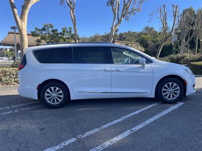 2019 Chrysler Pacifica Touring L   - Photo 4 - Laguna Niguel, CA 92677