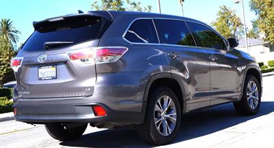 2015 Toyota Highlander LE PLUS - Photo 4 - Pasadena, CA 91107