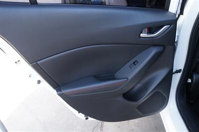 2016 Mazda Mazda3 i Grand Touring   - Photo 18 - Pasadena, CA 91107